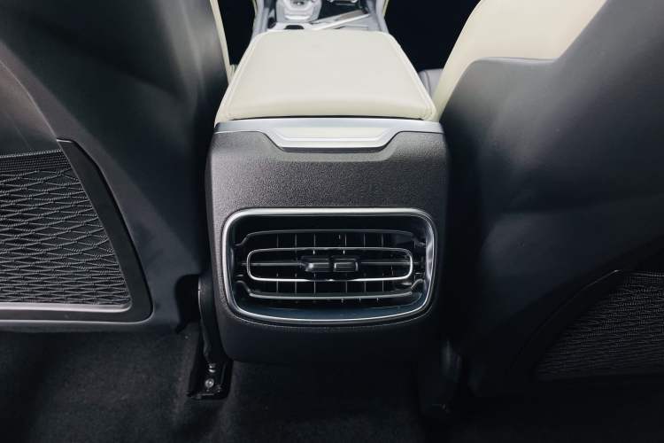Used Lynk & Co 02 2022 1.5T DCT Shine Pro Exterior 7
