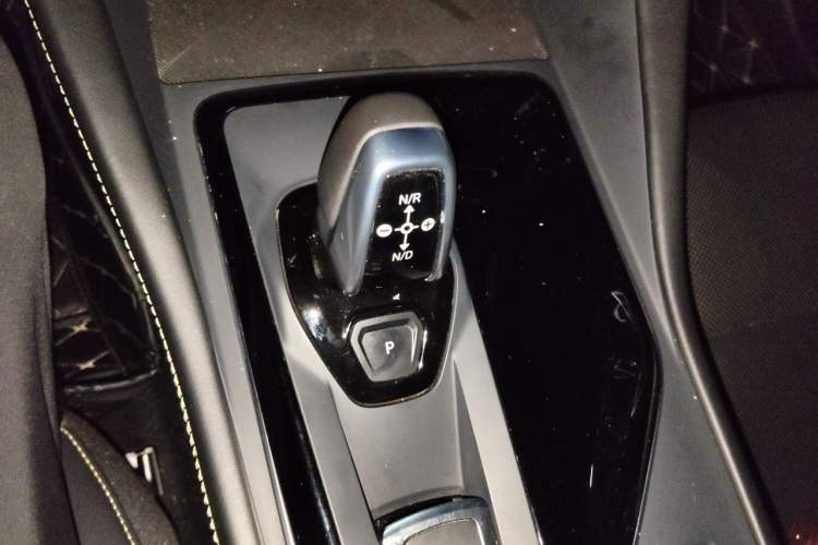Used Lynk & Co 02 2022 1.5T DCT Shine Pro Gear Lever