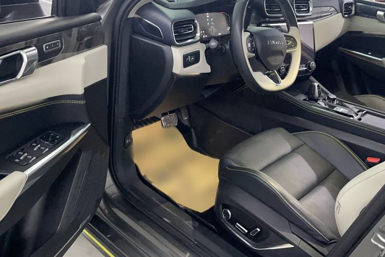 Used Lynk & Co 02 2022 2.0T DCT Shine Pro Interior 2