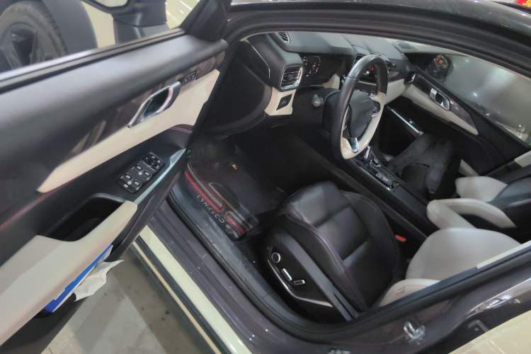 Used Lynk & Co 02 2022 2.0T DCT Shine Pro Interior 3