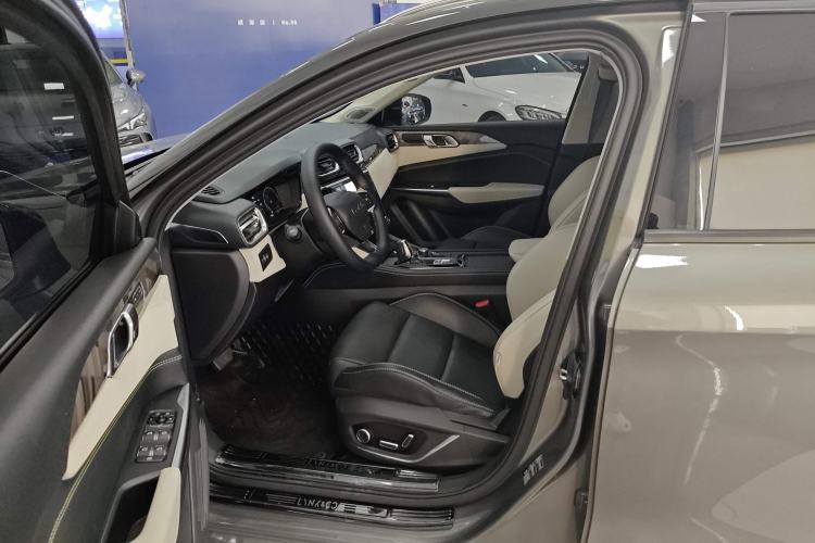 Used Lynk & Co 02 2022 2.0T DCT Shine Pro Left Front Seat
