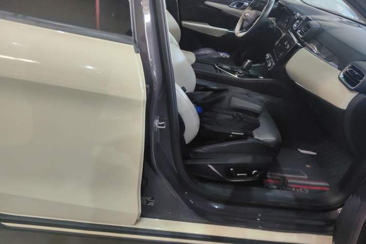 Used Lynk & Co 02 2022 2.0T DCT Shine Pro Right Front Seat