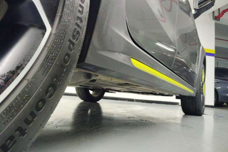 Used Lynk & Co 02 2022 2.0T DCT Shine Pro Right Side Sill