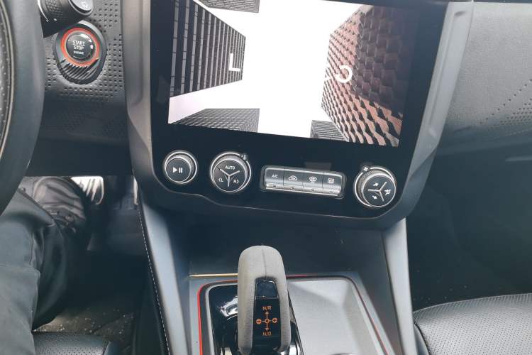 Used Lynk & Co 02 Hatchback 2021 2.0TD Halo Driving Control Kit Edition Audio And AC Panel