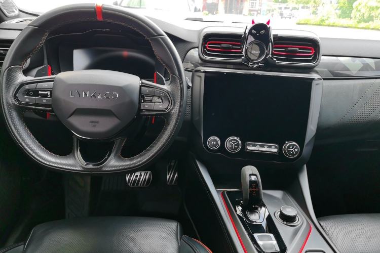 Used Lynk & Co 02 Hatchback 2021 2.0TD Halo Driving Control Kit Edition Center Console