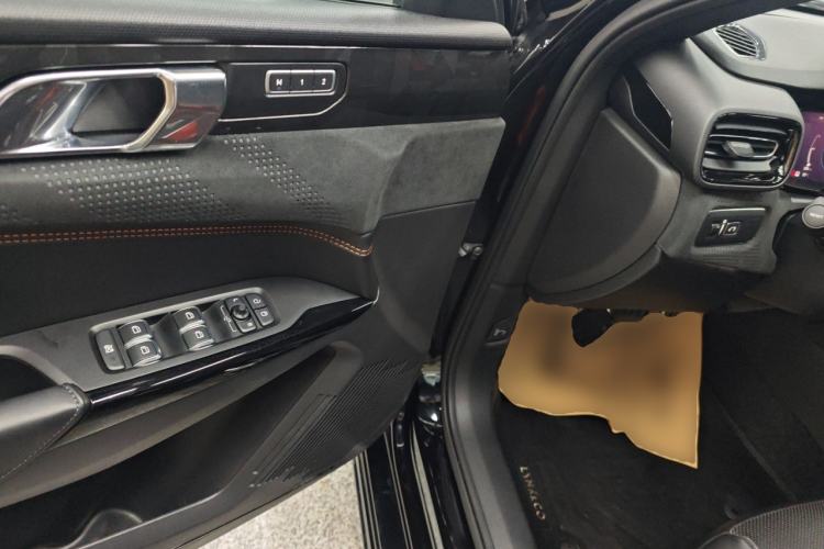 Used Lynk & Co 02 Hatchback 2021 2.0TD Halo Driving Control Kit Edition Driver Seat