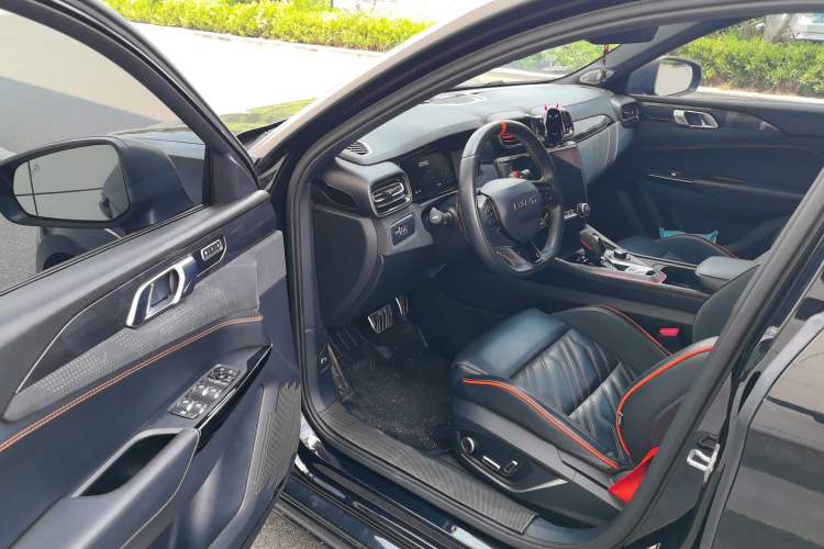 Used Lynk & Co 02 Hatchback 2021 2.0TD Halo Driving Control Kit Edition Driver Seat