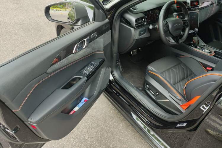 Used Lynk & Co 02 Hatchback 2021 2.0TD Halo Driving Control Kit Edition Driver Seat