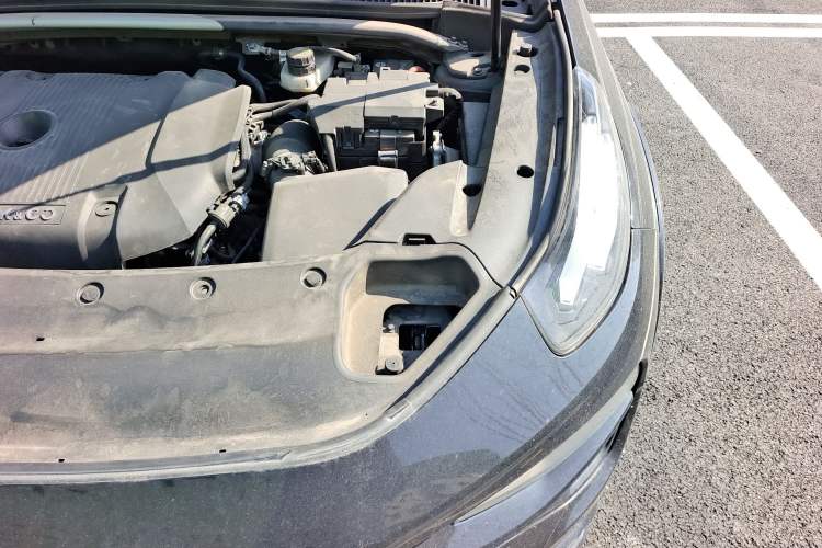 Used Lynk & Co 02 Hatchback 2021 2.0TD Halo Engine Bay Left