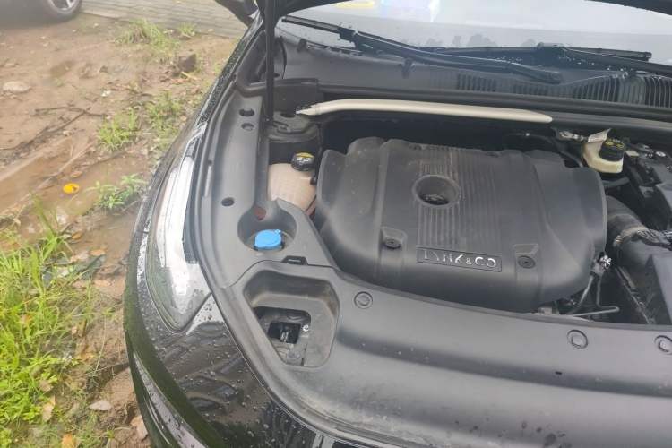 Used Lynk & Co 02 Hatchback 2021 2.0TD Halo Driving Control Kit Edition Engine Bay Right