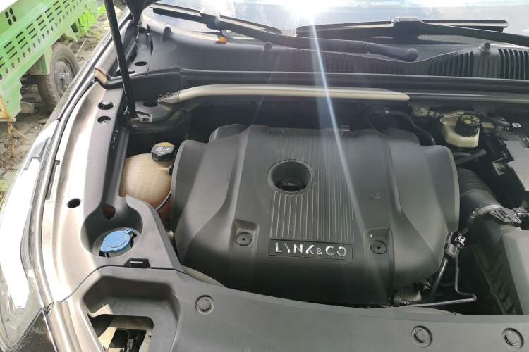 Used Lynk & Co 02 Hatchback 2021 2.0TD Halo Driving Control Kit Edition Engine Bay Right