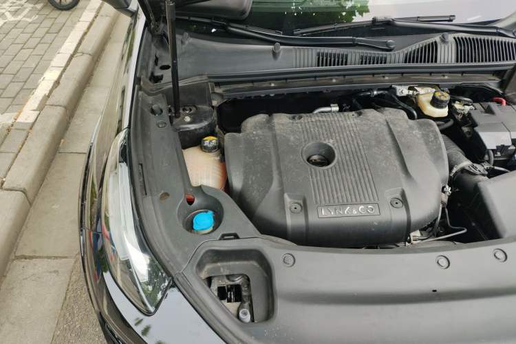 Used Lynk & Co 02 Hatchback 2021 2.0TD Halo Driving Control Kit Edition Engine Bay Right