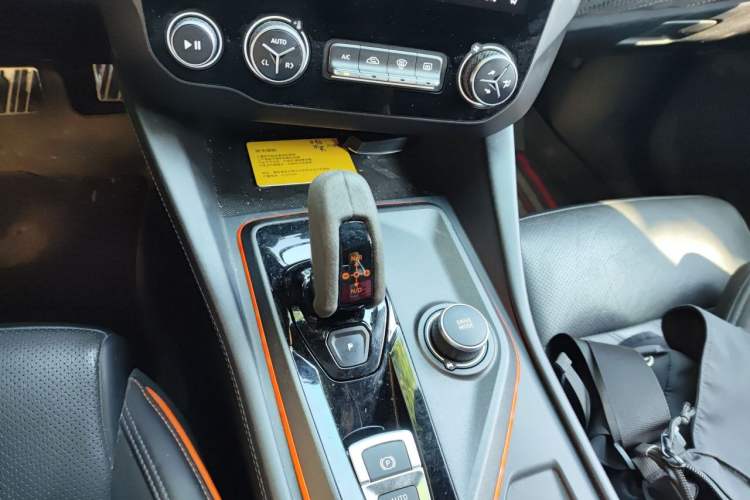Used Lynk & Co 02 Hatchback 2021 2.0TD Halo Driving Control Kit Edition Gear Lever