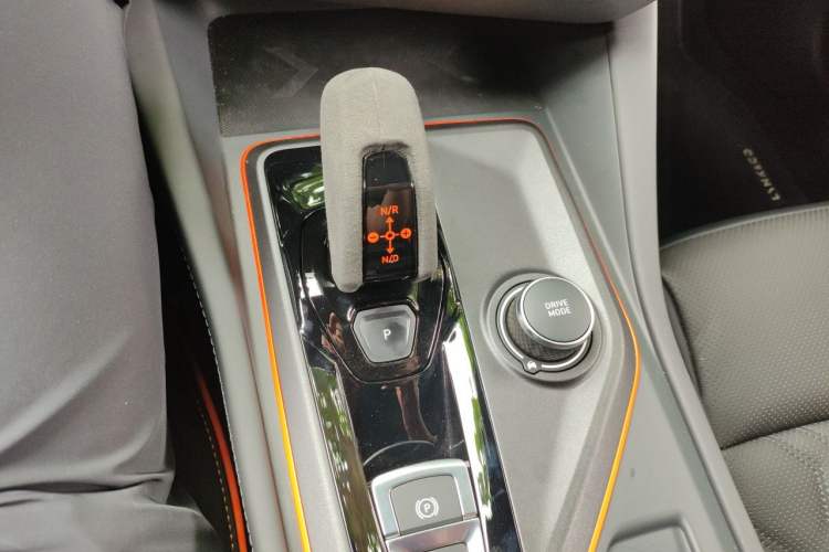 Used Lynk & Co 02 Hatchback 2021 2.0TD Halo Driving Control Kit Edition Gear Lever