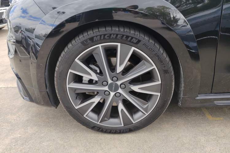 Used Lynk & Co 02 Hatchback 2021 2.0TD Halo Left Front Wheel Hub