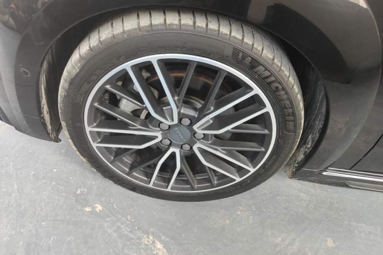 Used Lynk & Co 02 Hatchback 2021 2.0TD Halo Driving Control Kit Edition Left Front Wheel Hub