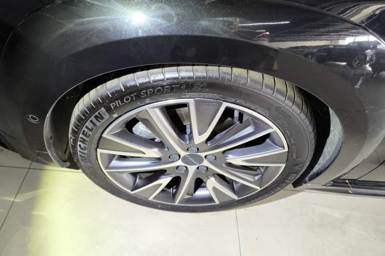 Used Lynk & Co 02 Hatchback 2021 2.0TD Halo Left Front Wheel Hub