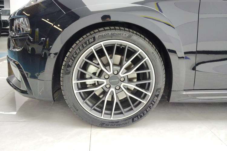 Used Lynk & Co 02 Hatchback 2021 2.0TD Halo Driving Control Kit Edition Left Rear Wheel Hub