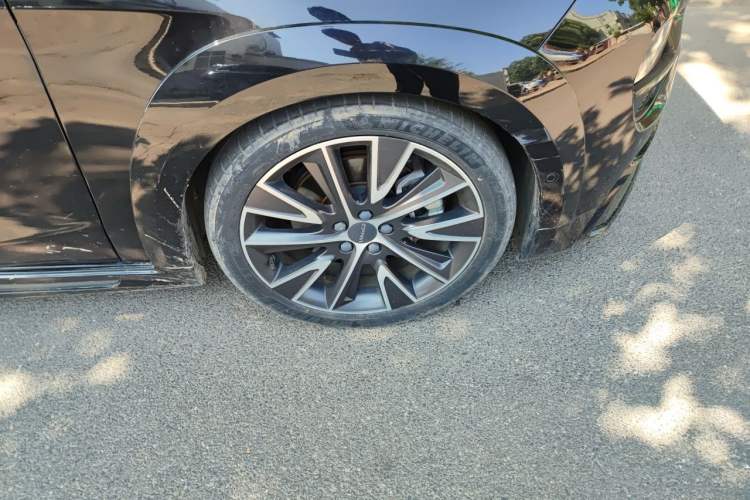Used Lynk & Co 02 Hatchback 2021 2.0TD Halo Driving Control Kit Edition Right Front Wheel Hub