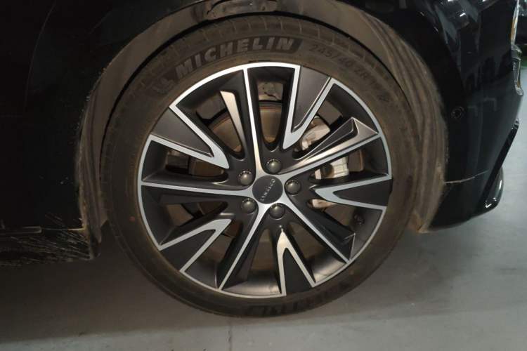 Used Lynk & Co 02 Hatchback 2021 2.0TD Halo Right Front Wheel Hub