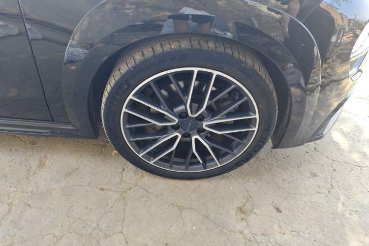 Used Lynk & Co 02 Hatchback 2021 2.0TD Halo Right Front Wheel Hub