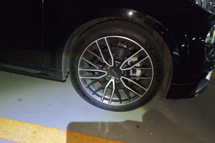 Used Lynk & Co 02 Hatchback 2021 2.0TD Halo Driving Control Kit Edition Right Front Wheel Hub