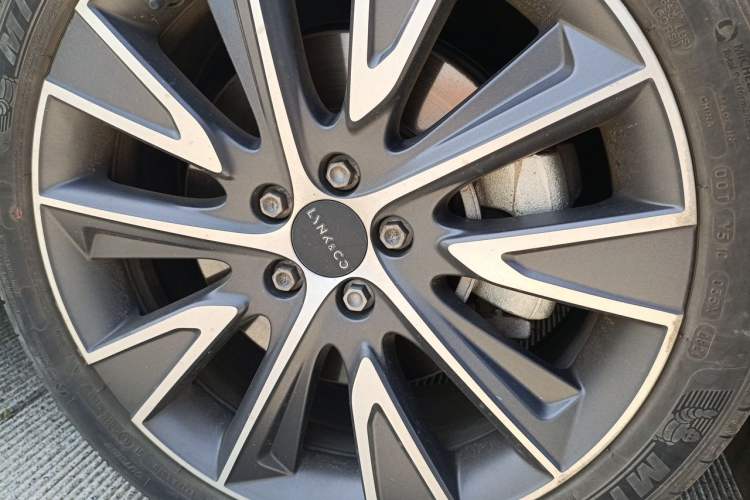 Used Lynk & Co 02 Hatchback 2021 2.0TD Halo Right Front Wheel Hub