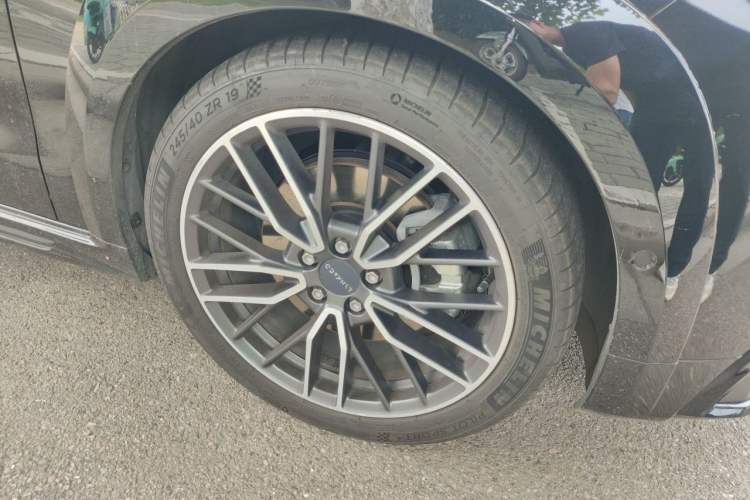 Used Lynk & Co 02 Hatchback 2021 2.0TD Halo Driving Control Kit Edition Right Front Wheel Hub
