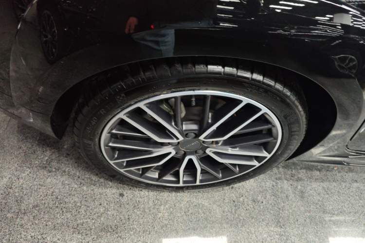 Used Lynk & Co 02 Hatchback 2021 2.0TD Halo Driving Control Kit Edition Right Rear Wheel Hub