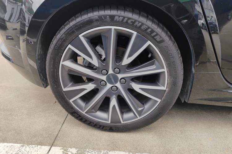 Used Lynk & Co 02 Hatchback 2021 2.0TD Halo Right Rear Wheel Hub