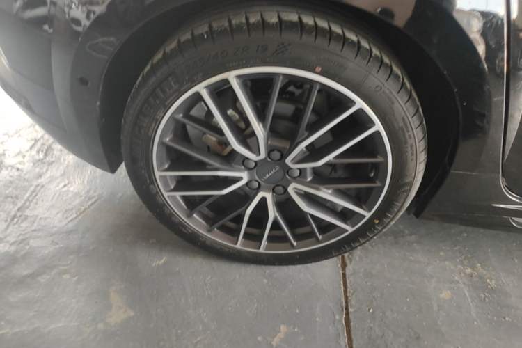 Used Lynk & Co 02 Hatchback 2021 2.0TD Halo Driving Control Kit Edition Right Rear Wheel Hub