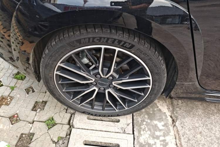 Used Lynk & Co 02 Hatchback 2021 2.0TD Halo Right Rear Wheel Hub