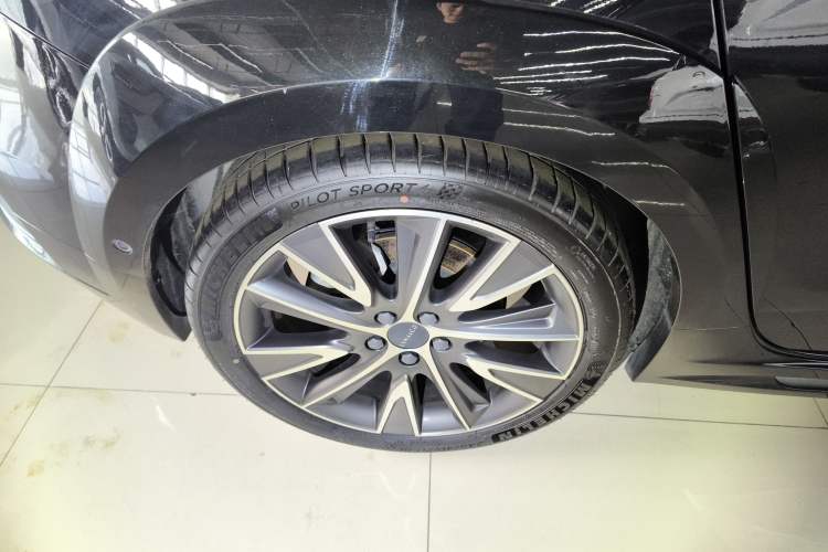 Used Lynk & Co 02 Hatchback 2021 2.0TD Halo Right Rear Wheel Hub