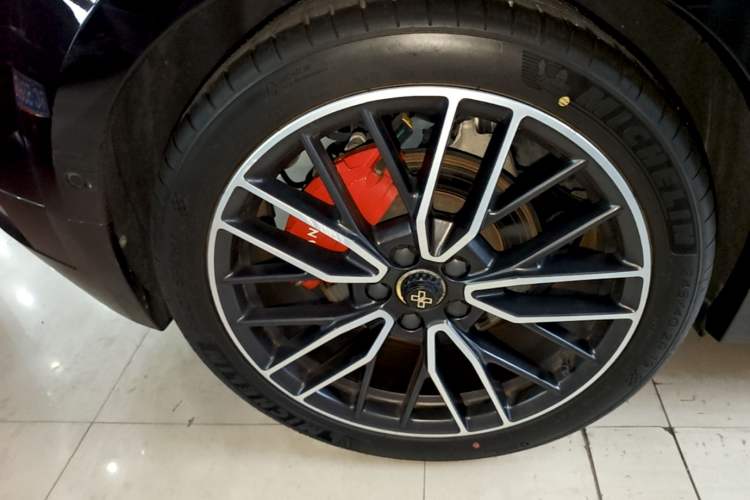 Used Lynk & Co 02 Hatchback 2021 2.0TD Halo Driving Control Kit Edition Right Rear Wheel Hub