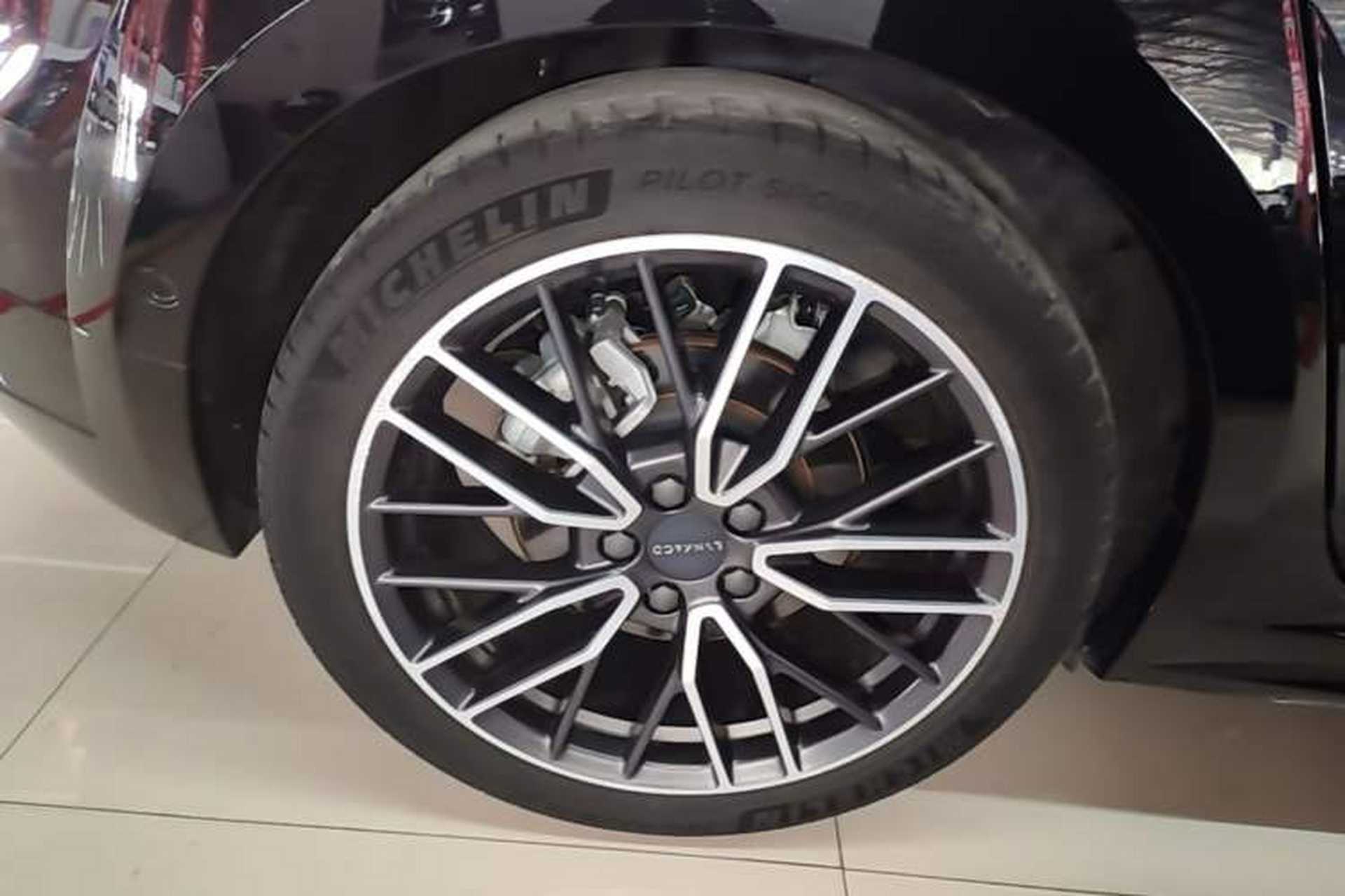 Used Lynk & Co 02 Hatchback 2021 2.0TD Halo Driving Control Kit Edition Right Rear Wheel Hub