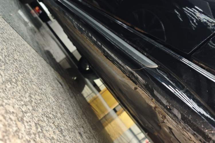 Used Lynk & Co 02 Hatchback 2021 2.0TD Halo Driving Control Kit Edition Right Side Sill