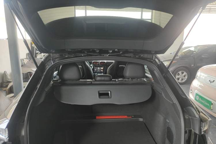 Used Lynk & Co 02 Hatchback 2021 2.0TD Halo Driving Control Kit Edition Trunk