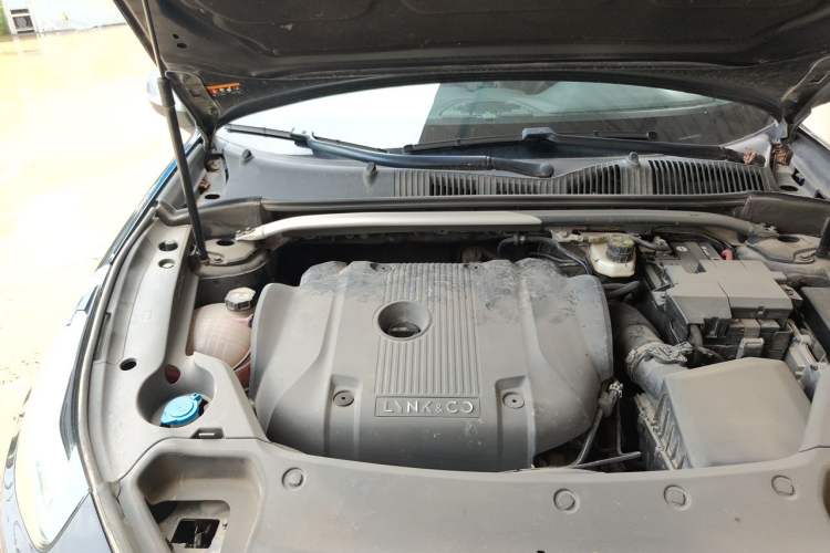 Used Lynk & Co 02 Hatchback 2021 2.0TD Halo Driving Control Kit Edition Engine Bay Right