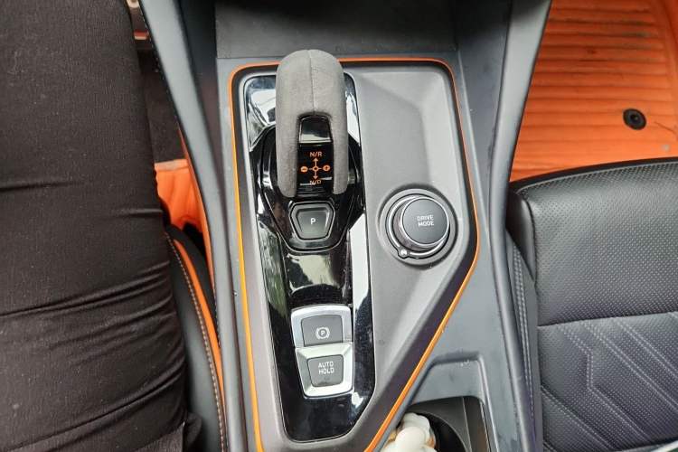 Used Lynk & Co 02 Hatchback 2021 2.0TD Halo Driving Control Kit Edition Gear Lever