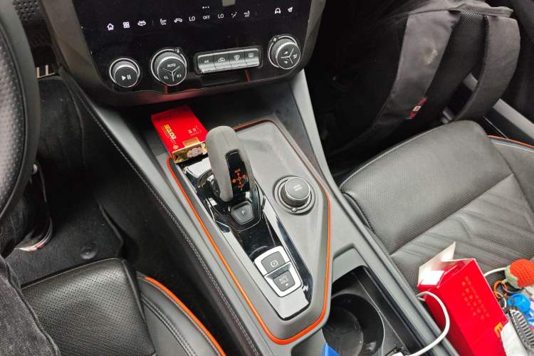Used Lynk & Co 02 Hatchback 2021 2.0TD Halo Gear Lever