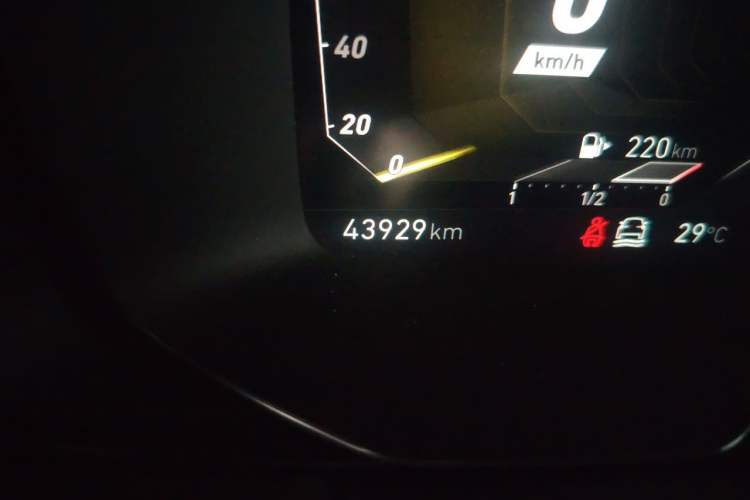 Used Lynk & Co 02 Hatchback 2021 2.0TD Halo Odometer Close Up