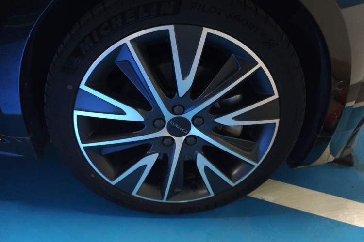 Used Lynk & Co 02 Hatchback 2021 2.0TD Halo Right Front Wheel Hub