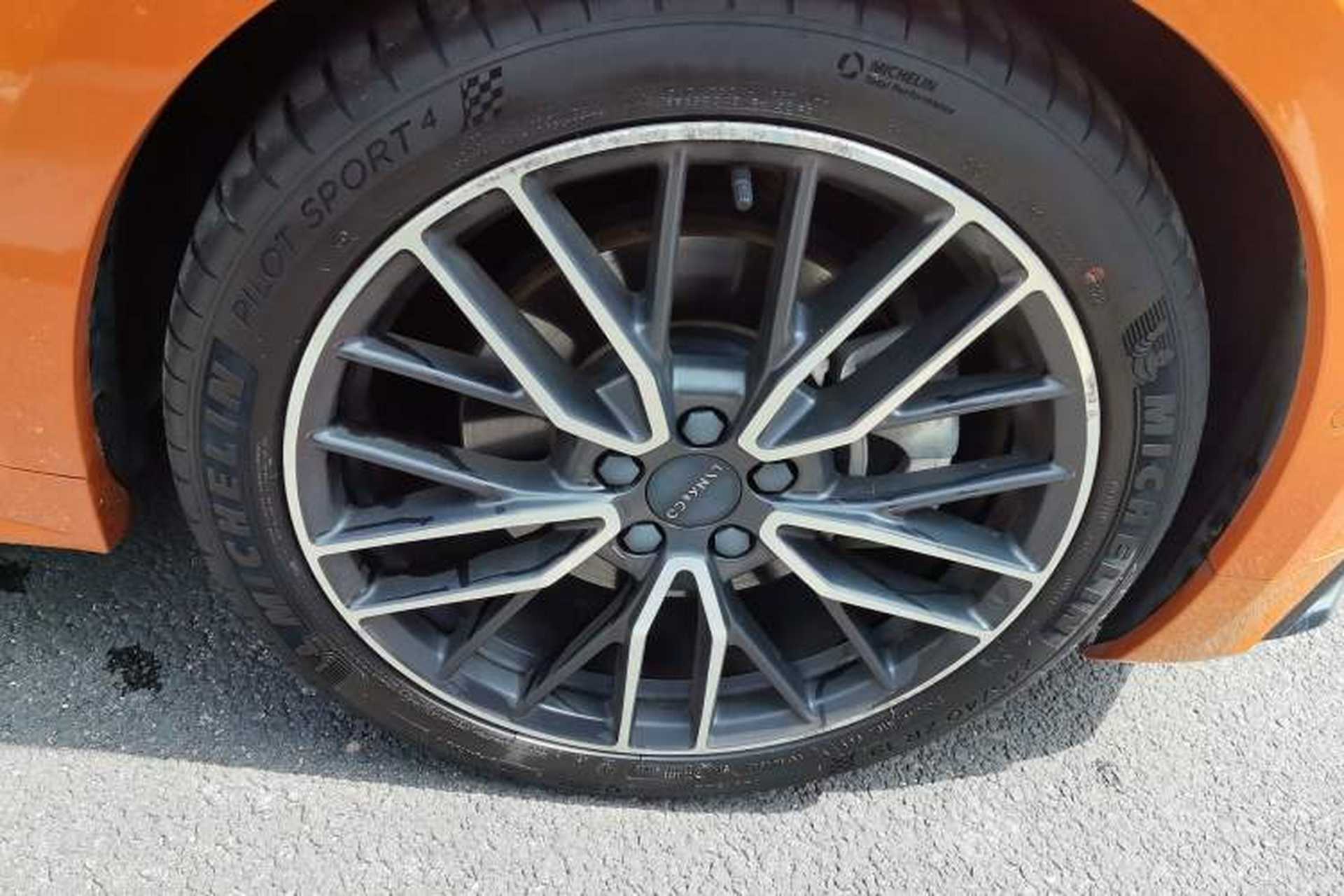 Used Lynk & Co 02 Hatchback 2021 2.0TD Halo Driving Control Kit Edition Right Front Wheel Hub