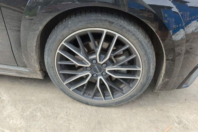 Used Lynk & Co 02 Hatchback 2021 2.0TD Halo Driving Control Kit Edition Right Front Wheel Hub