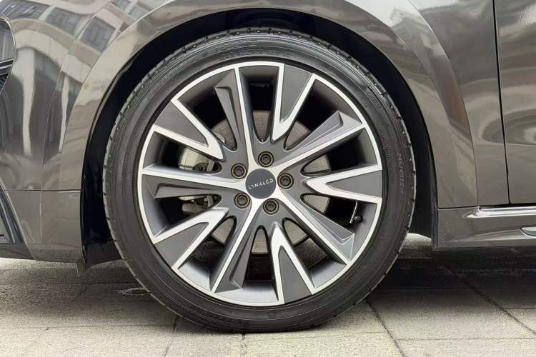 Used Lynk & Co 02 Hatchback 2021 2.0TD Halo Left Front Wheel Hub