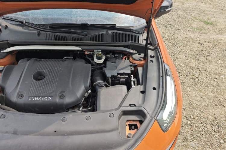 Used Lynk & Co 02 Hatchback 2021 2.0TD Halo Driving Control Kit Edition Engine Bay Left