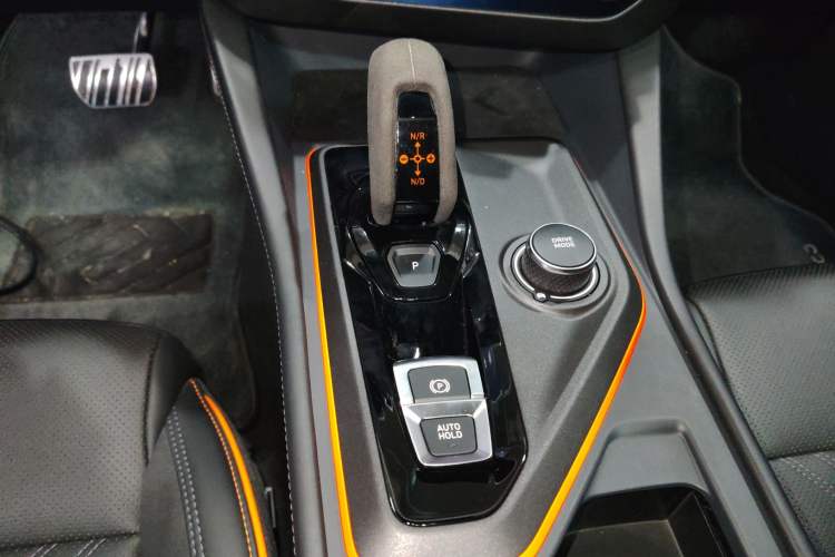 Used Lynk & Co 02 Hatchback 2021 2.0TD Halo Driving Control Kit Edition Gear Lever