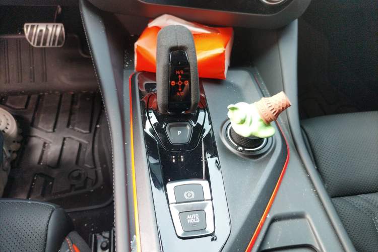 Used Lynk & Co 02 Hatchback 2021 2.0TD Halo Driving Control Kit Edition Gear Lever