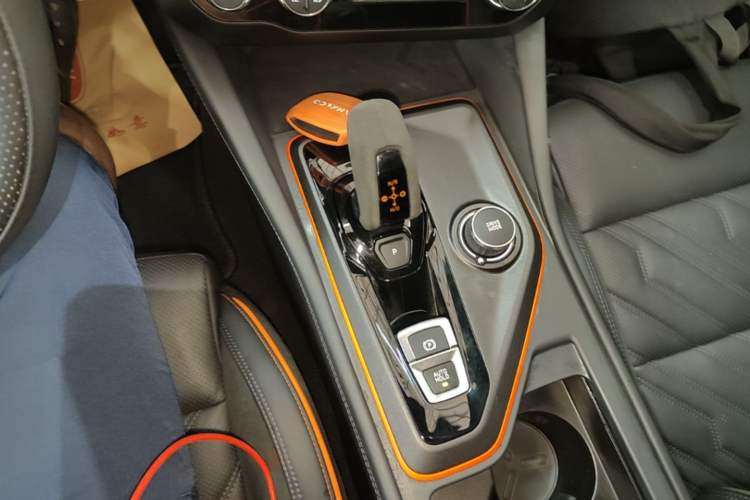 Used Lynk & Co 02 Hatchback 2021 2.0TD Halo Driving Control Kit Edition Gear Lever