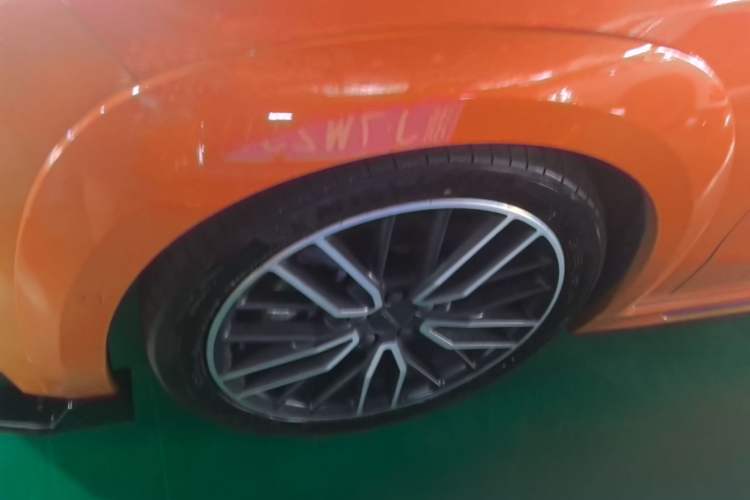 Used Lynk & Co 02 Hatchback 2021 2.0TD Halo Driving Control Kit Edition Left Front Wheel Hub